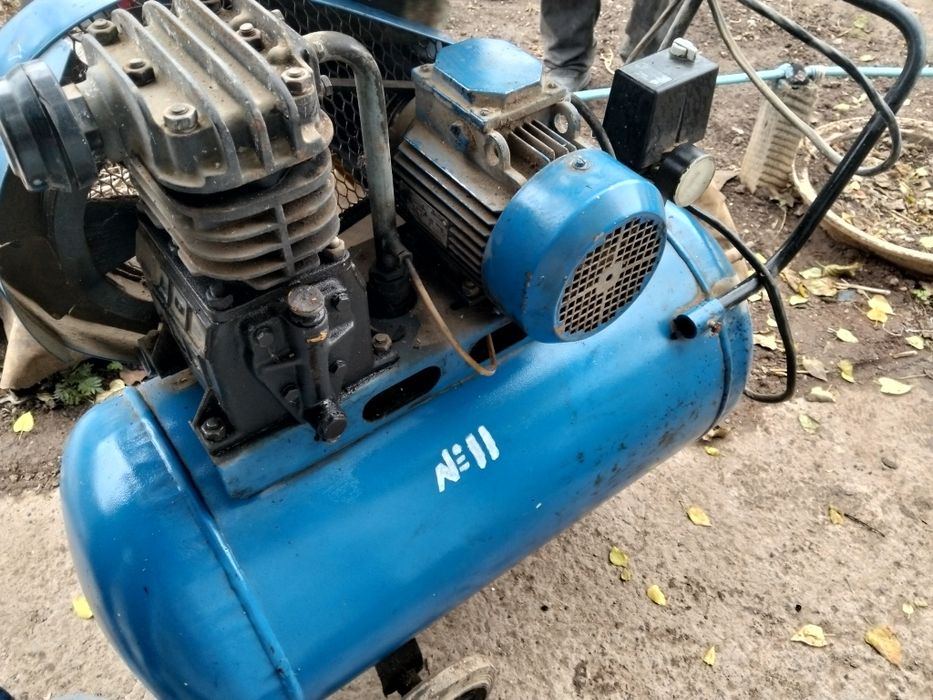 Поршневой воздушный компрессор