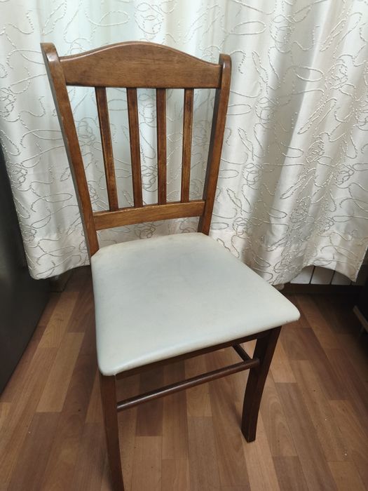 Продам стулья деревянные 4 шт
