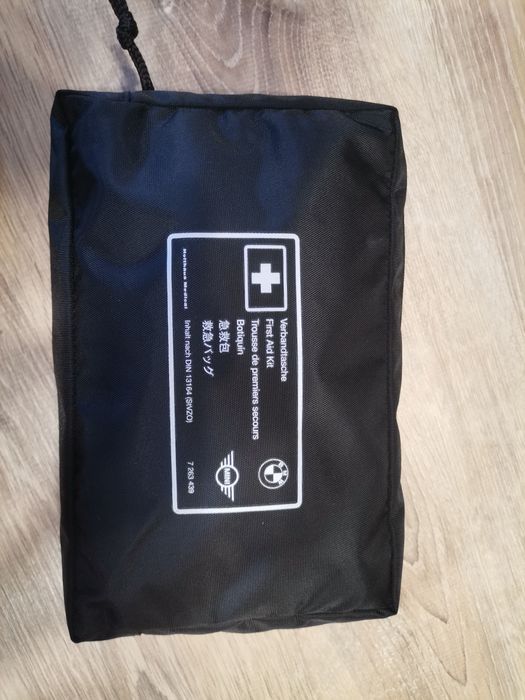 Продавам аптечки и жилетки за мерцедес,ауди, фолксваген и бмв