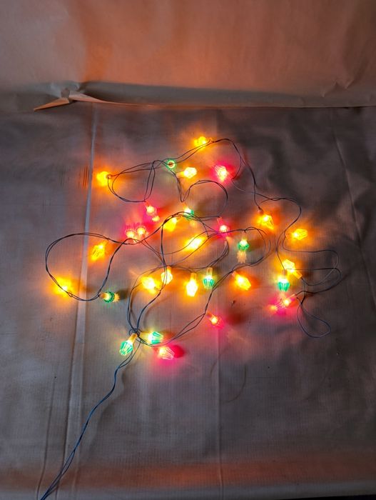 Ёлочные игрушки, ёлка,мишура.