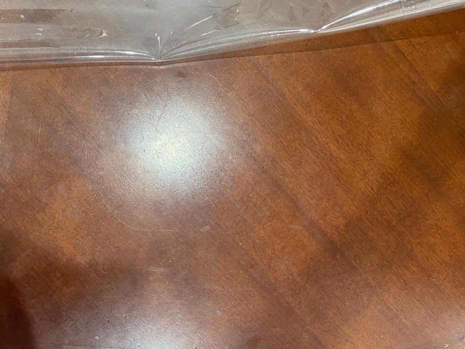 Продаю стол и стулья