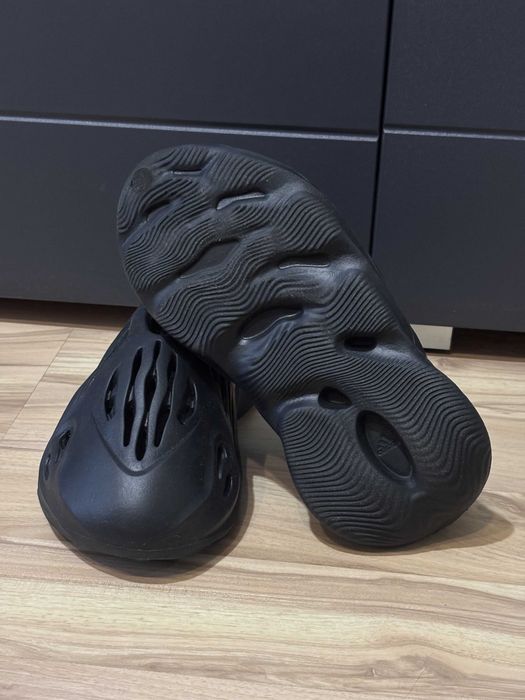 Оригинални Adidas Yeezy Foam RNNR US6