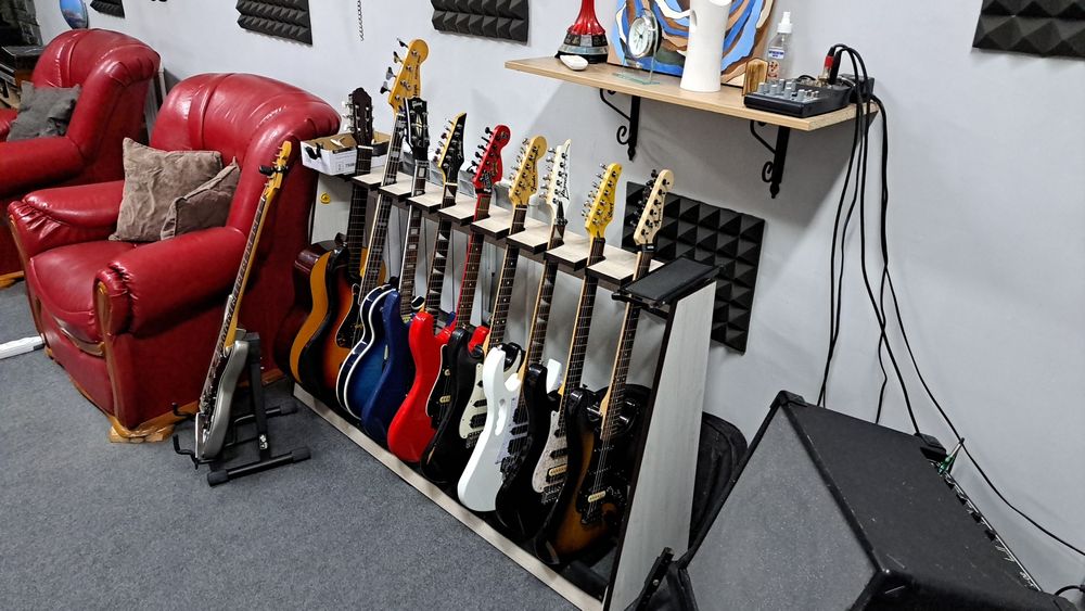 Уроки игры на гитаре, бас-гитаре, ударной установке, актёрском мастерс