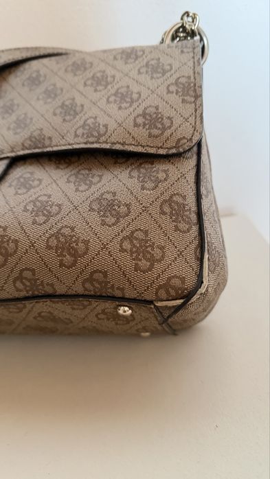 Geanta de umar Guess