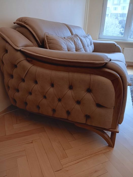 нов диван, тройка, много мек и удобен