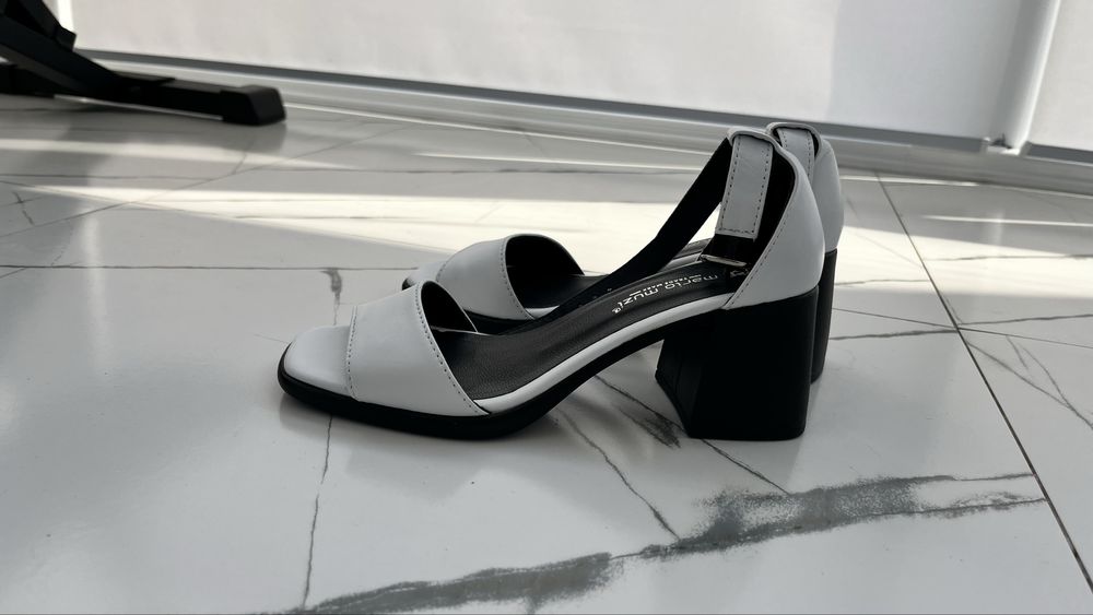 Продам новые босоножки