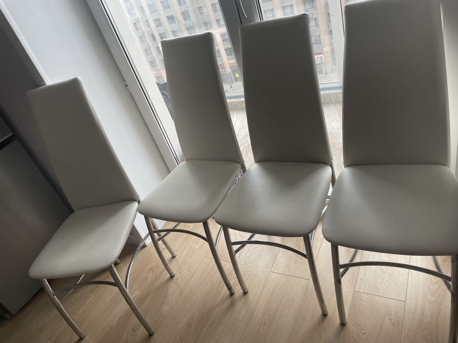 Продам кухонные Стулья 4 шт