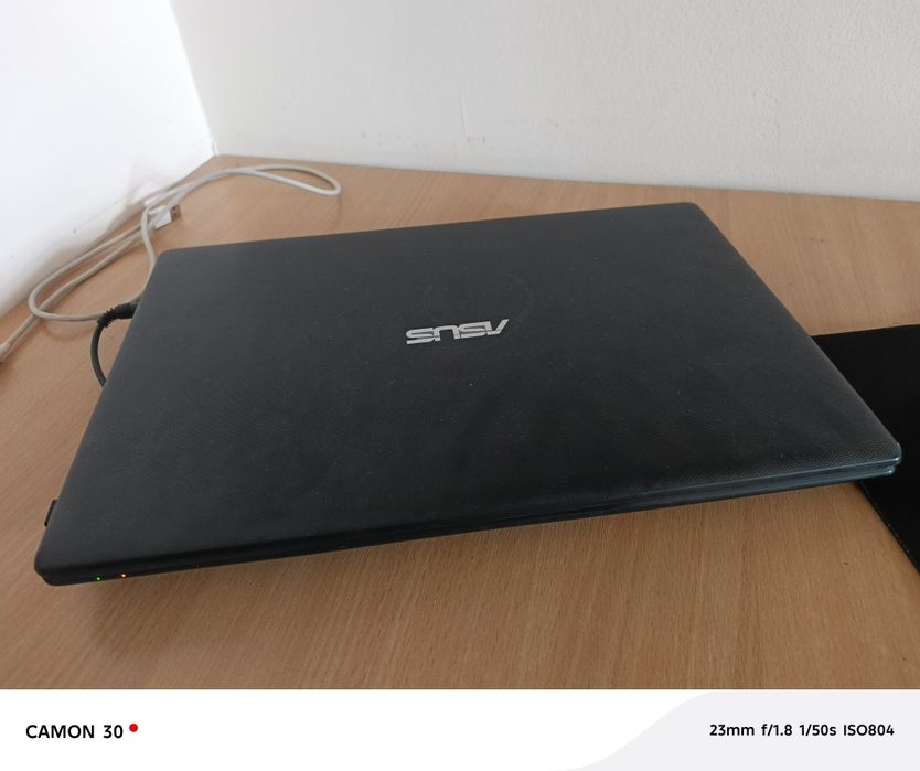 Noutbuk Asus ortacha