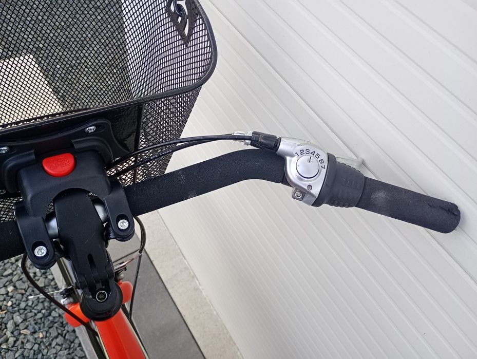 Bicicletă damă/copii,roți 26,cu 7 vit,frână la picior,ca Nouă !