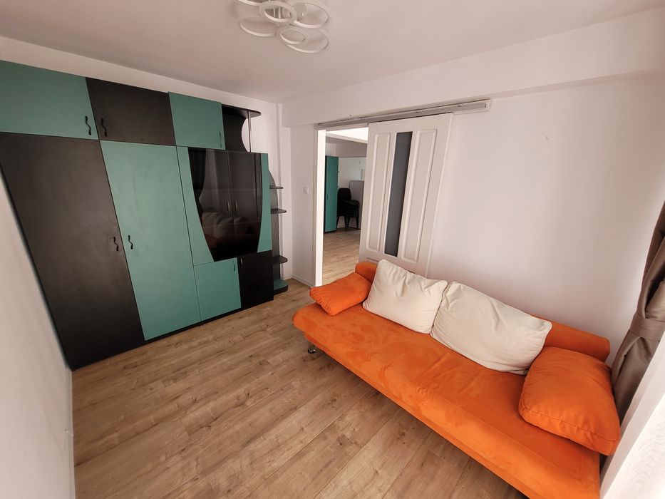 Dau în chirie apartament 3 camere, 60 mp utili, Piața 1 Decembrie - lângă parc