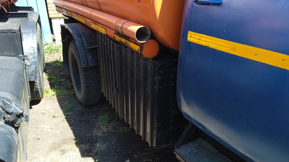 Топливозаправщик ЗИЛ 130