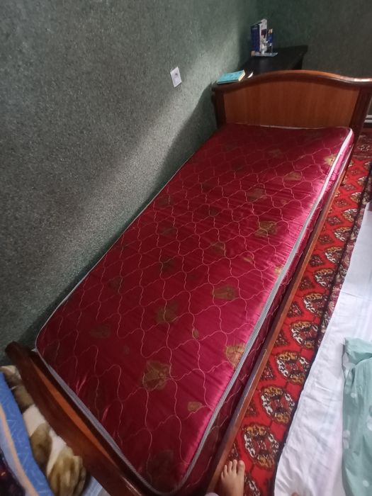 Кровать для спальни