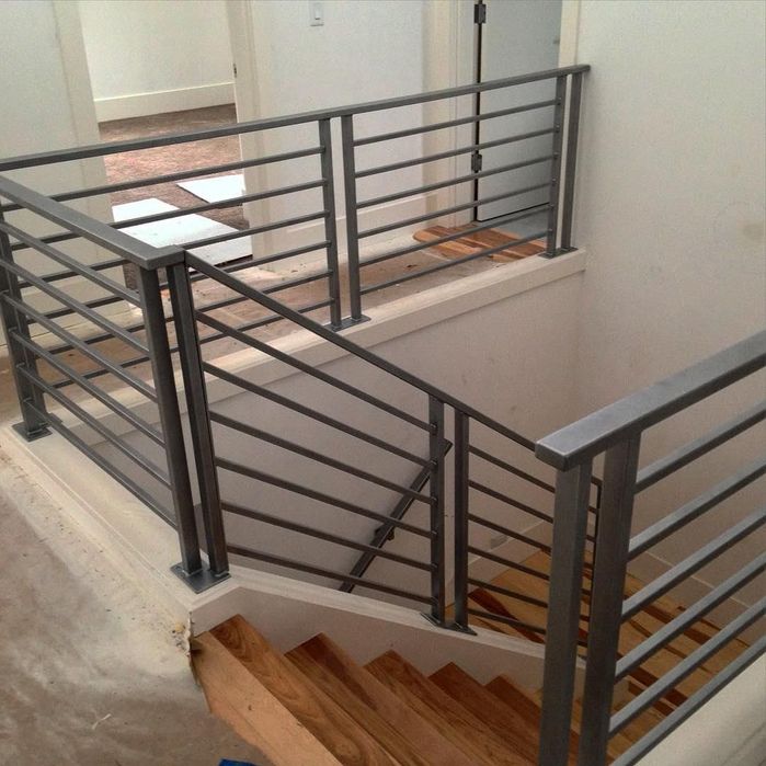 Монолитная лестница и перила из профиля