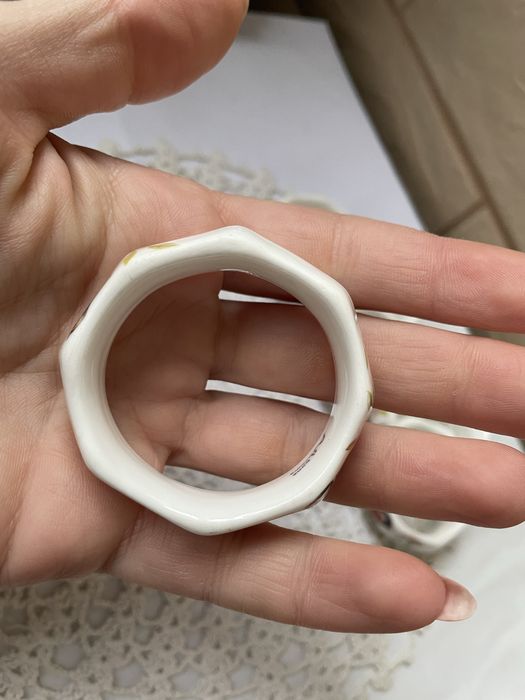 Красиви порц.пръстени за салфетки от Англия