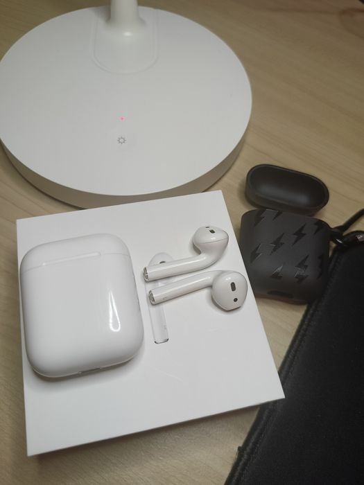 Apple AirPods 2 поколения
