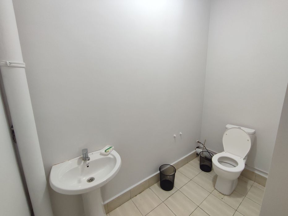 Buyuk Ipak yo'li ko'chasida 50 m2 ofis ijaraga beriladi (AX)