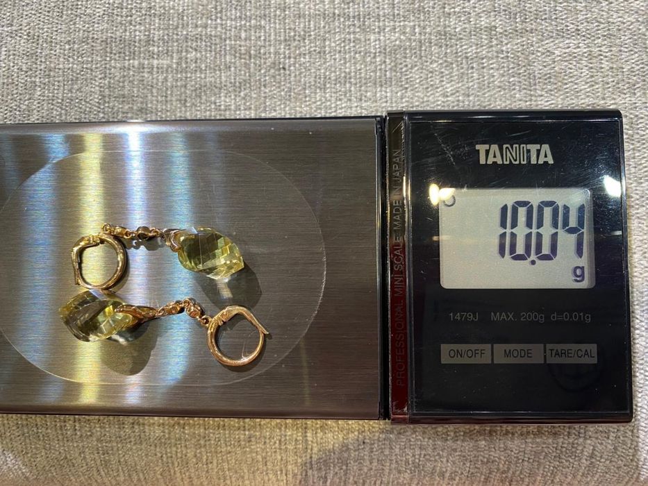 Продам золотые сережки Италия.