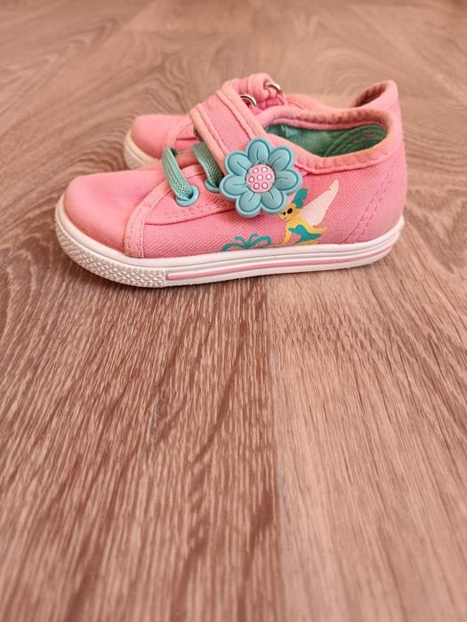 Продам детскую обувь