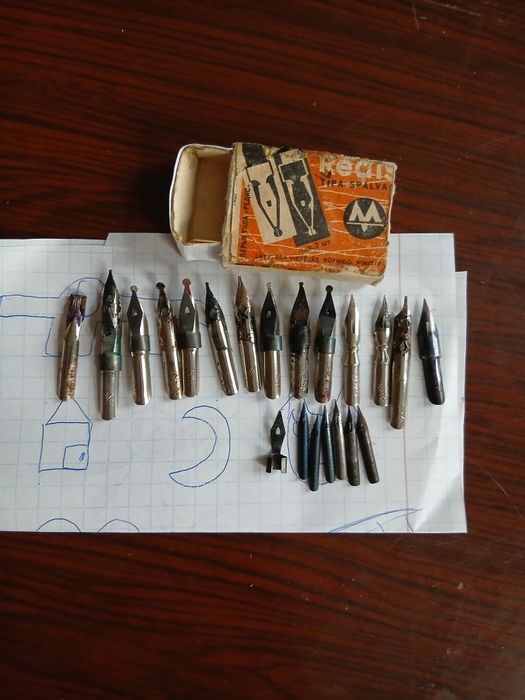 Перья плакатные и обычные .