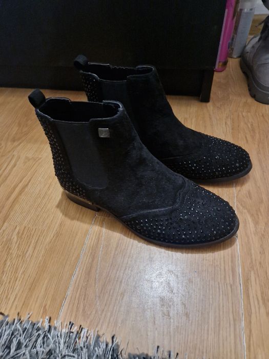 Ghete de damă negre