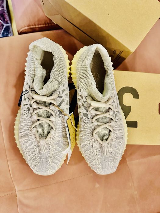 Vand adidasi Adidas Yeezy 350 V2  marimea 38 - NOI -in cutie