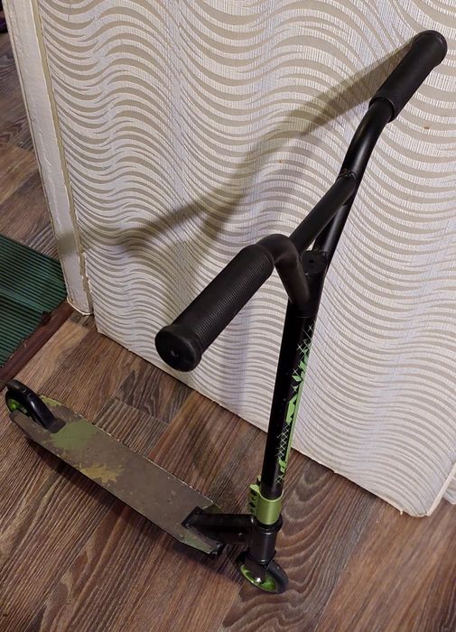 Трюковой самокат.