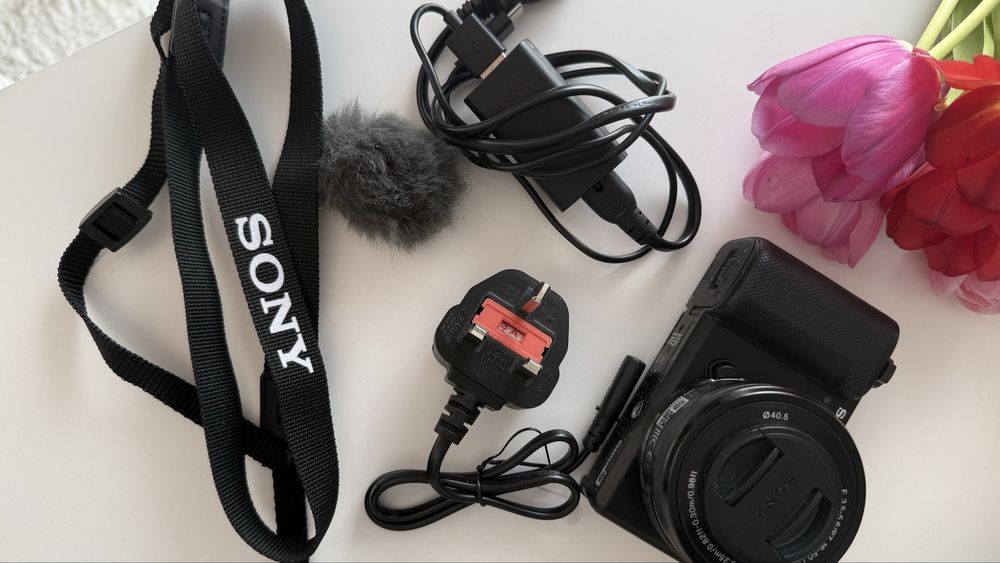 Aparat foto compact pentru vlogging Sony - ZV-E10, E PZ 16-50mm f/3.5-5.6