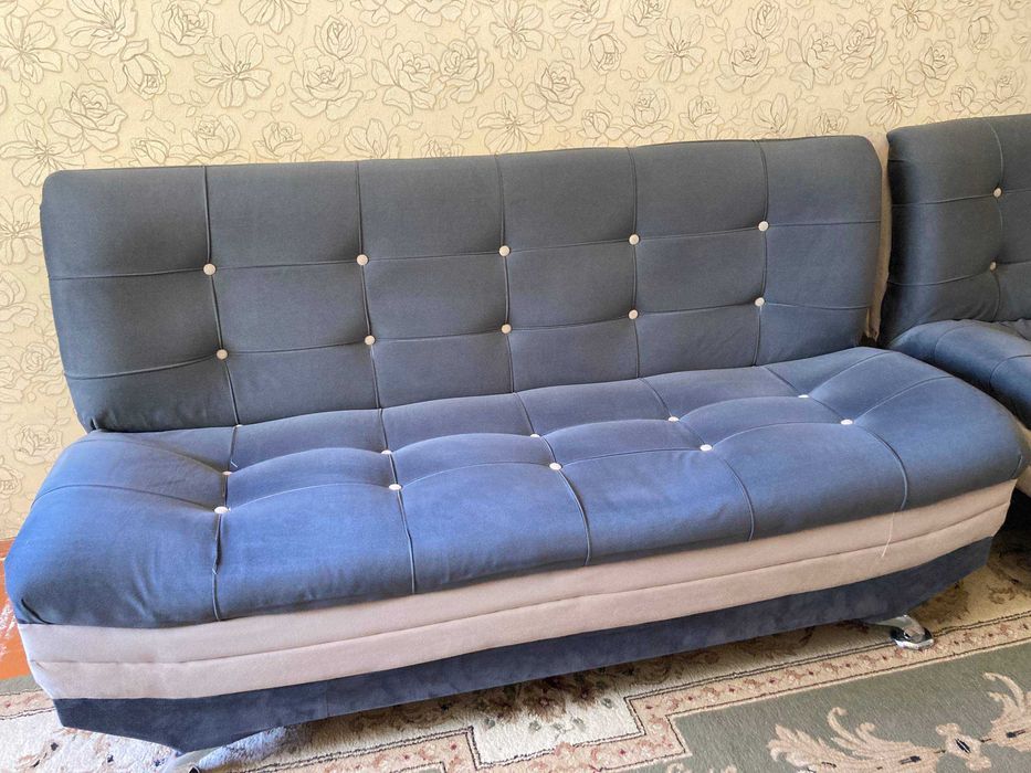 Продам синий диван и 2 кресла