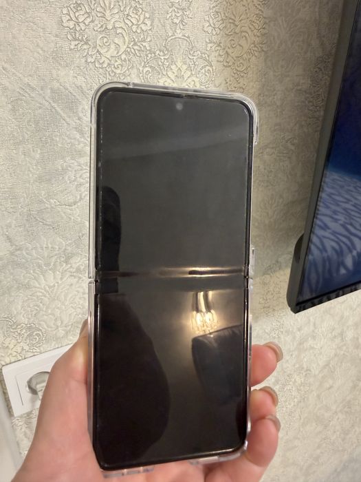 Продам самсунг Galaxy Z Flip5