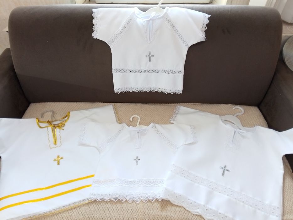Новые крестильные рубашки для мальчиков и девочек.