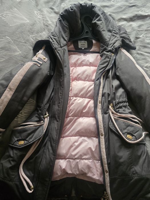 Продам парку женскую