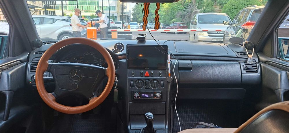 Mercedes-Benz W210