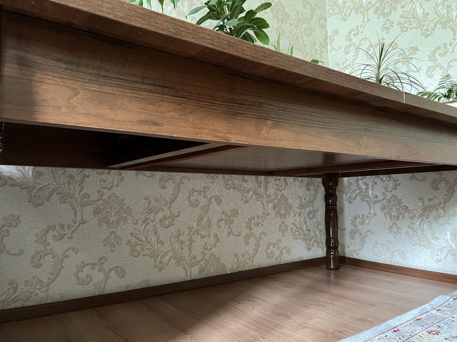 Стол в гостиную