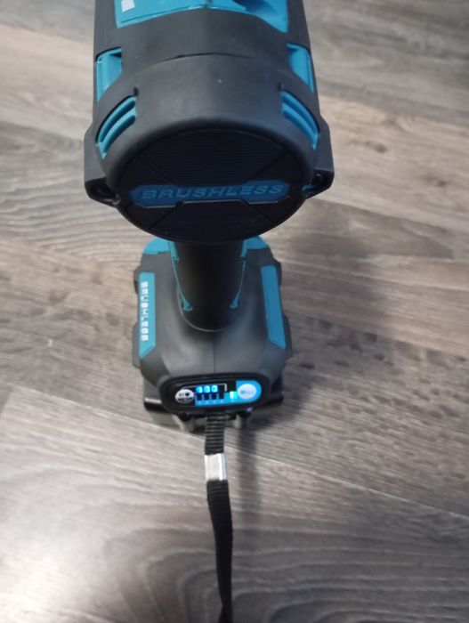 Autofiletanta cu impact Makita DTD173 cu baterie de 6a NOU