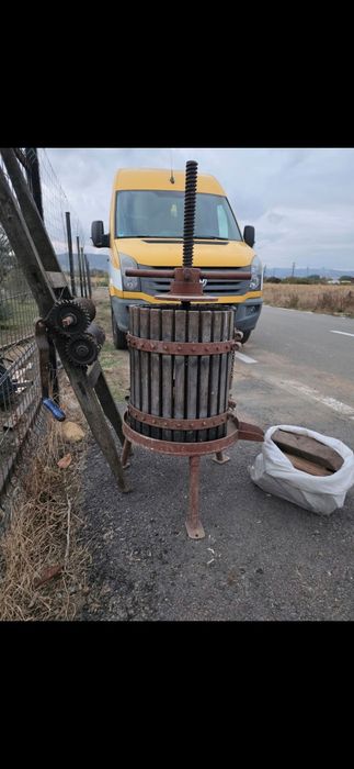 teasc si zdrobitor de struguri 650 de lei amandoua