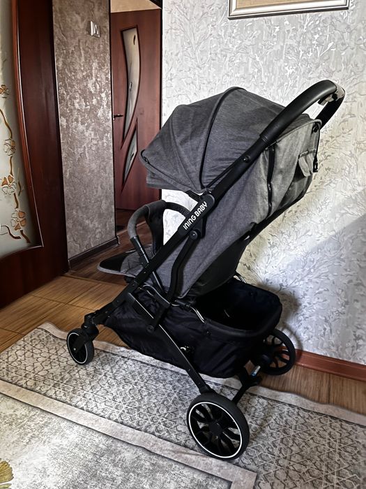 Детская прогулочная коляска