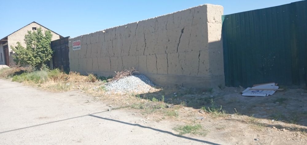 Bitmagan hovli joy sotiladi 6 sotix Dan 2ta