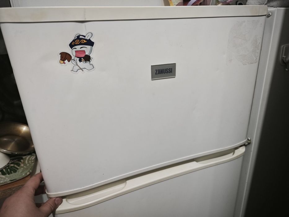 Продам холодильник zanussi