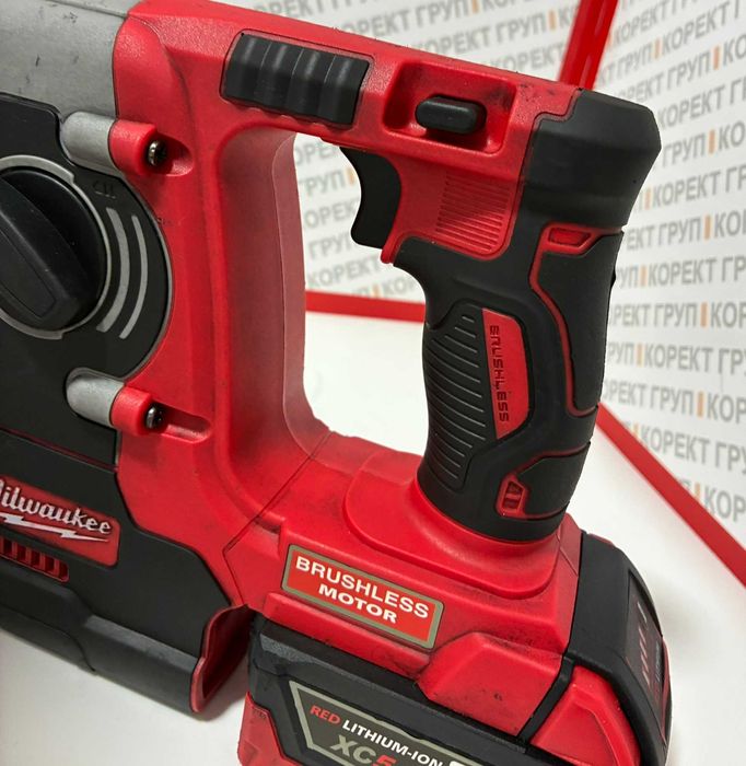 Акумулаторен перфоратор MILWAUKEE M18 с батерия и зарядно