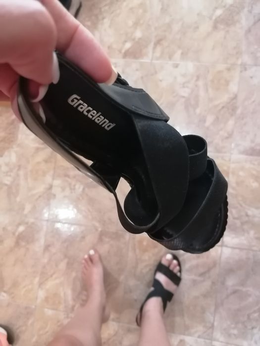 Сандали с ластици