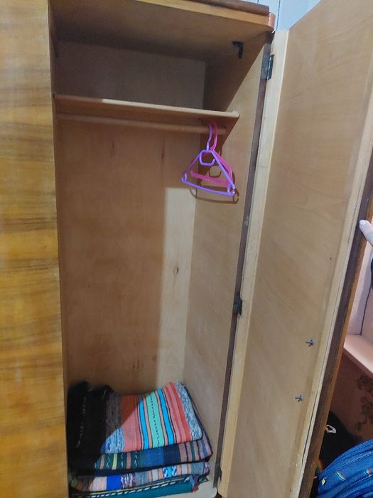 Гардероб с орехов фурнир