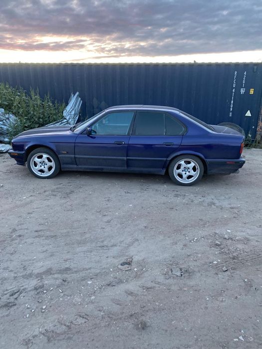 Машина бмв 520 5