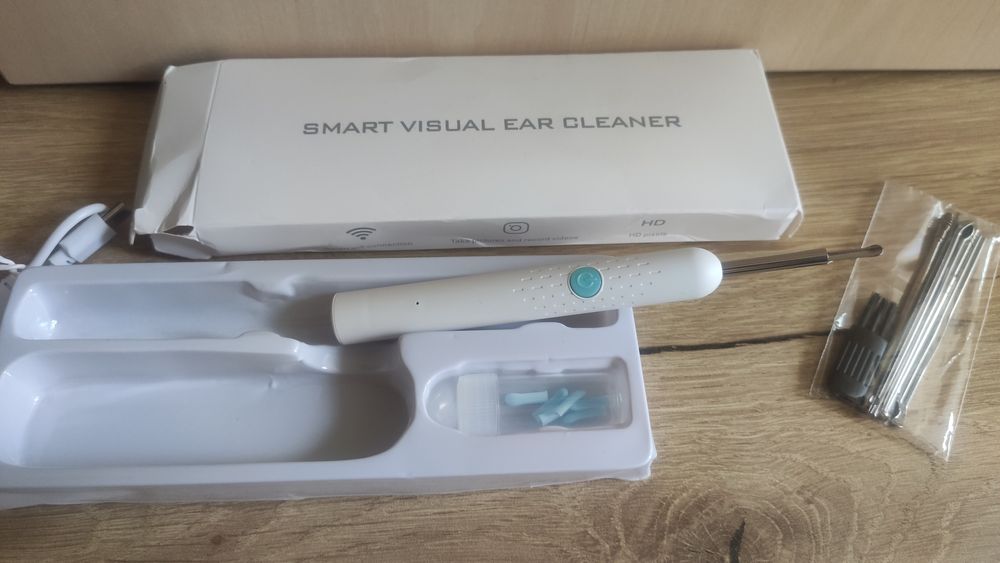 Инструмент за почистване на уши с камера