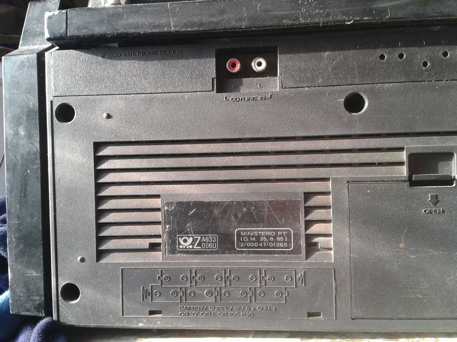 Продавам радиокасетофон Hitachi TRK -3D8E