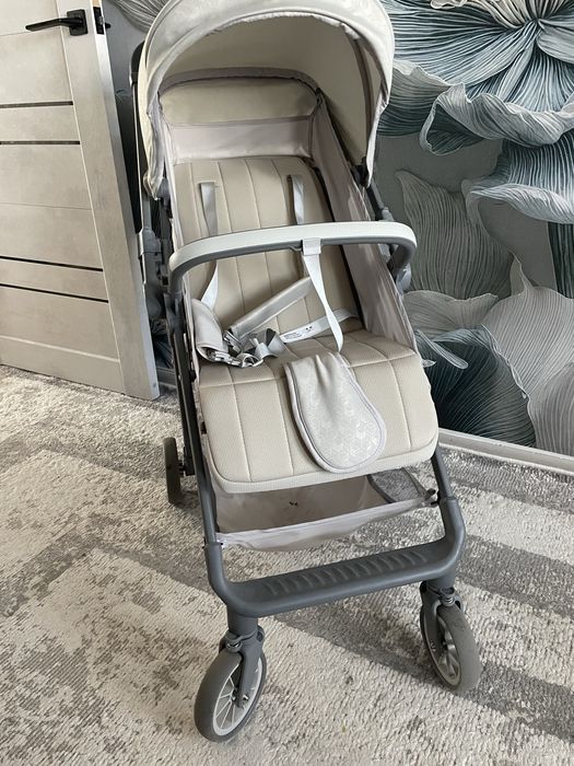 Продам новую коляску