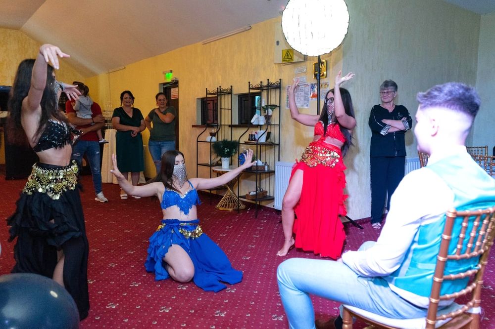 Dansatoare și ursitoare (oriental/bellydance, țigănesc, ursitoare normale și îngeri)