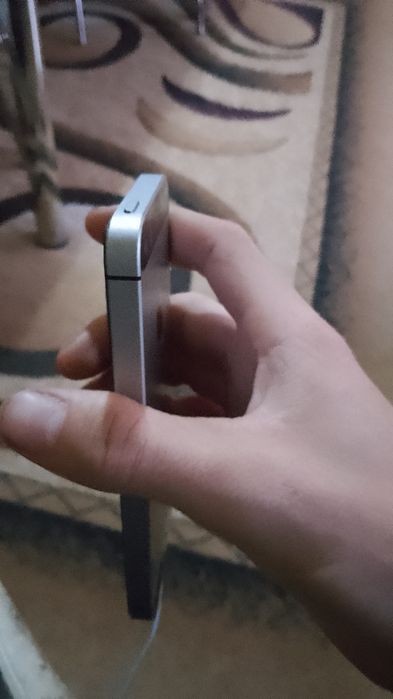Vând IPhone SE (2016)