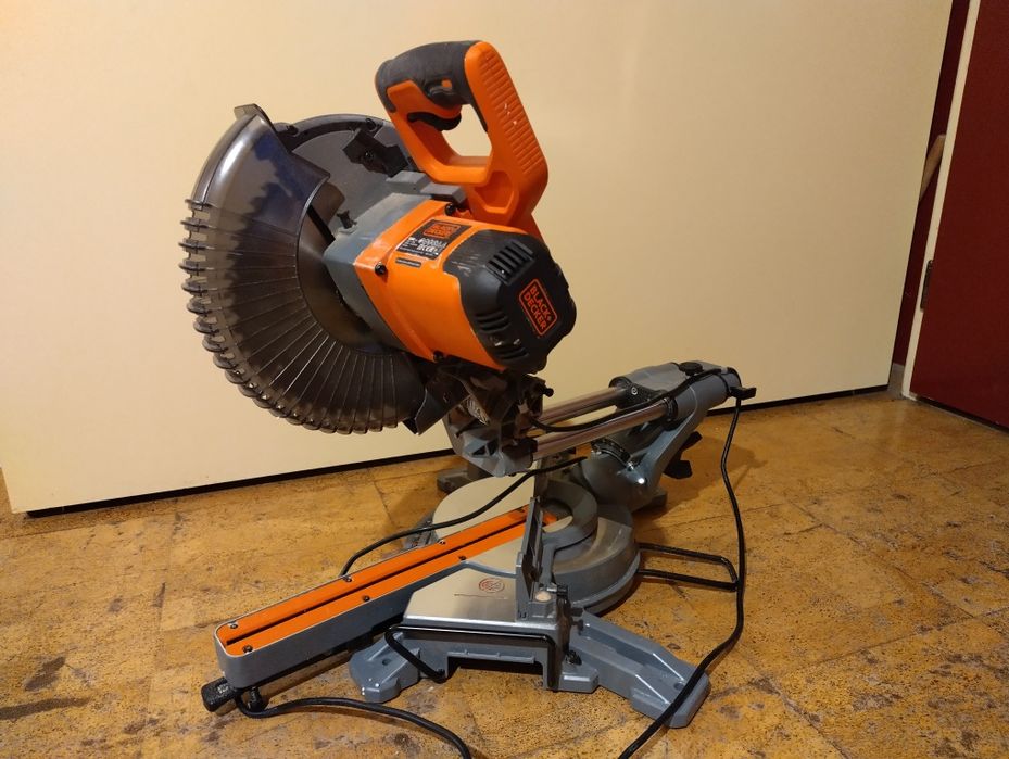 Настолен циркуляр Black&Decker BES710