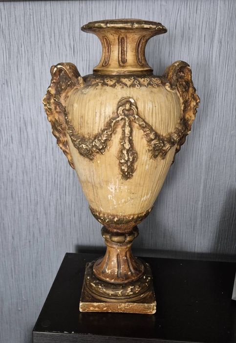 Стара гипсова ваза