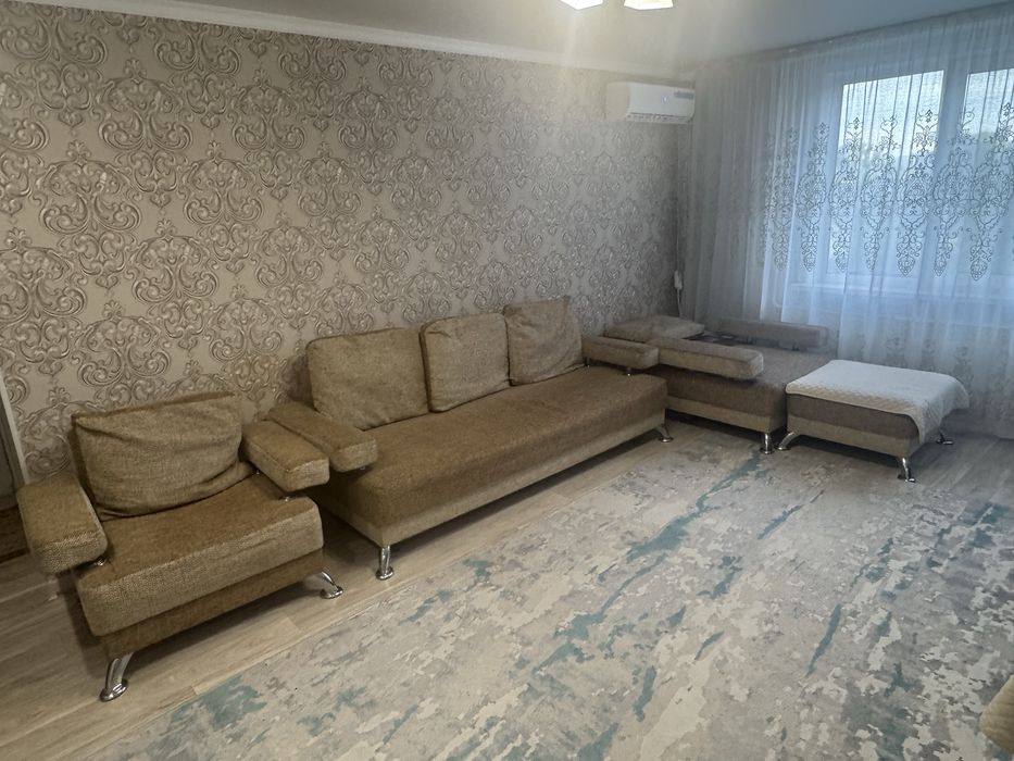 Продается диван с двумя креслами
